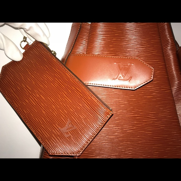 Authentic Louis Vuitton Sakkudepuro Epi Bucket Bag - Picture 2 of 8